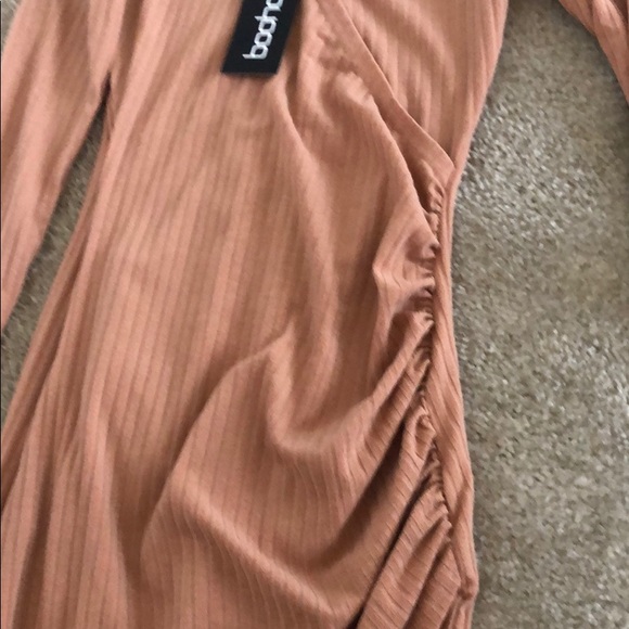 New boohoo camel colored bodycon dress - Picture 5 of 5